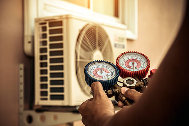 Professional Hvac technician working in Clarksville, OH